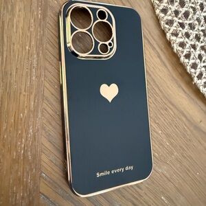 Black and Gold Heart Phone Case iPhone 15pro